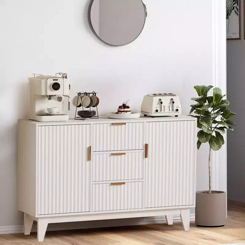 Credenza Buffet, Mobile Contenitore con Ante Scanalate da 120 cm con 3 Cassetti e 2 Ante - Bianco per Cucina, Soggiorno, Ingresso