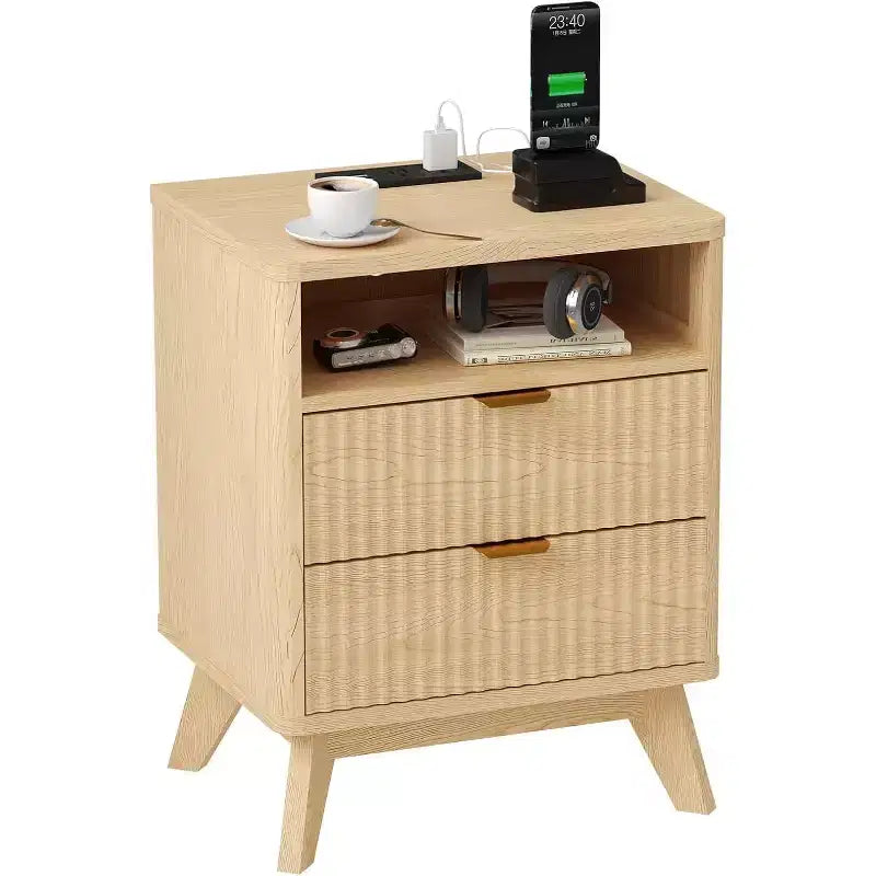Comodino moderno con stazione di ricarica USB, Comodino in legno scanalato con 2 cassetti e ripiano per camera da letto e soggiorno