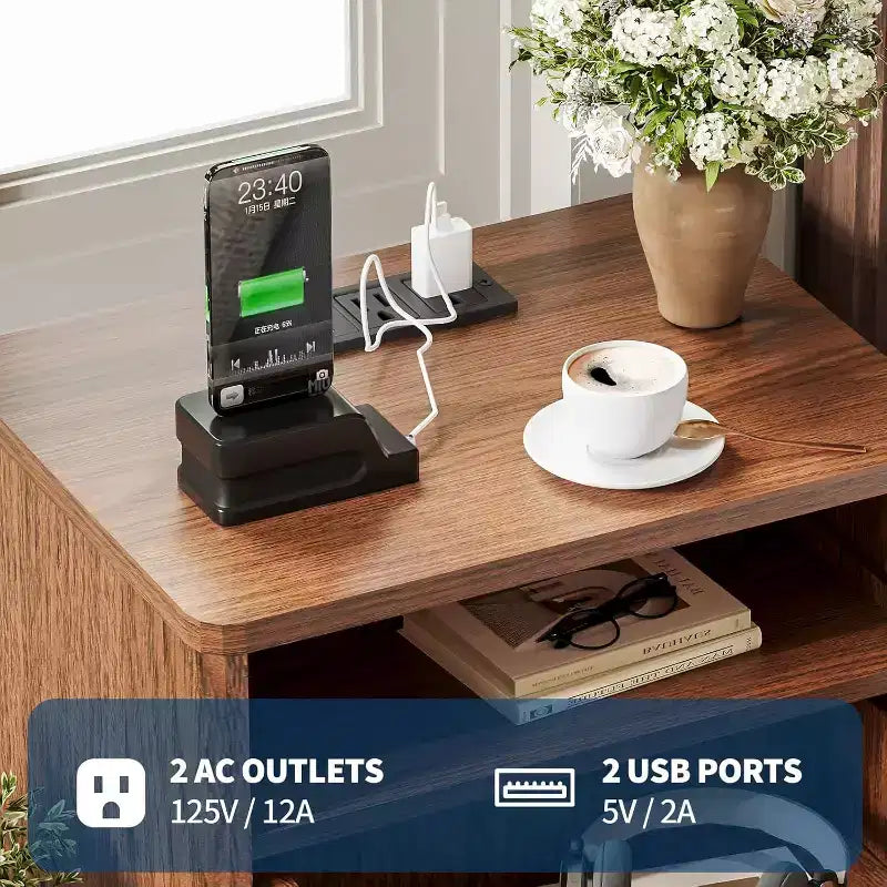 Comodino moderno con stazione di ricarica USB, Comodino in legno scanalato con 2 cassetti e ripiano per camera da letto e soggiorno