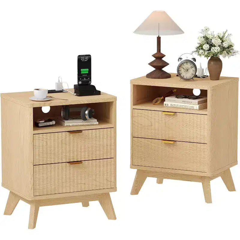 Comodino moderno con stazione di ricarica USB, Comodino in legno scanalato con 2 cassetti e ripiano per camera da letto e soggiorno