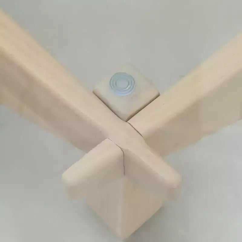 Tavolino da Caffè Triangolare con Piano in Vetro e Base in Legno di Frassino Lucido per Casa, Soggiorno, Ufficio
